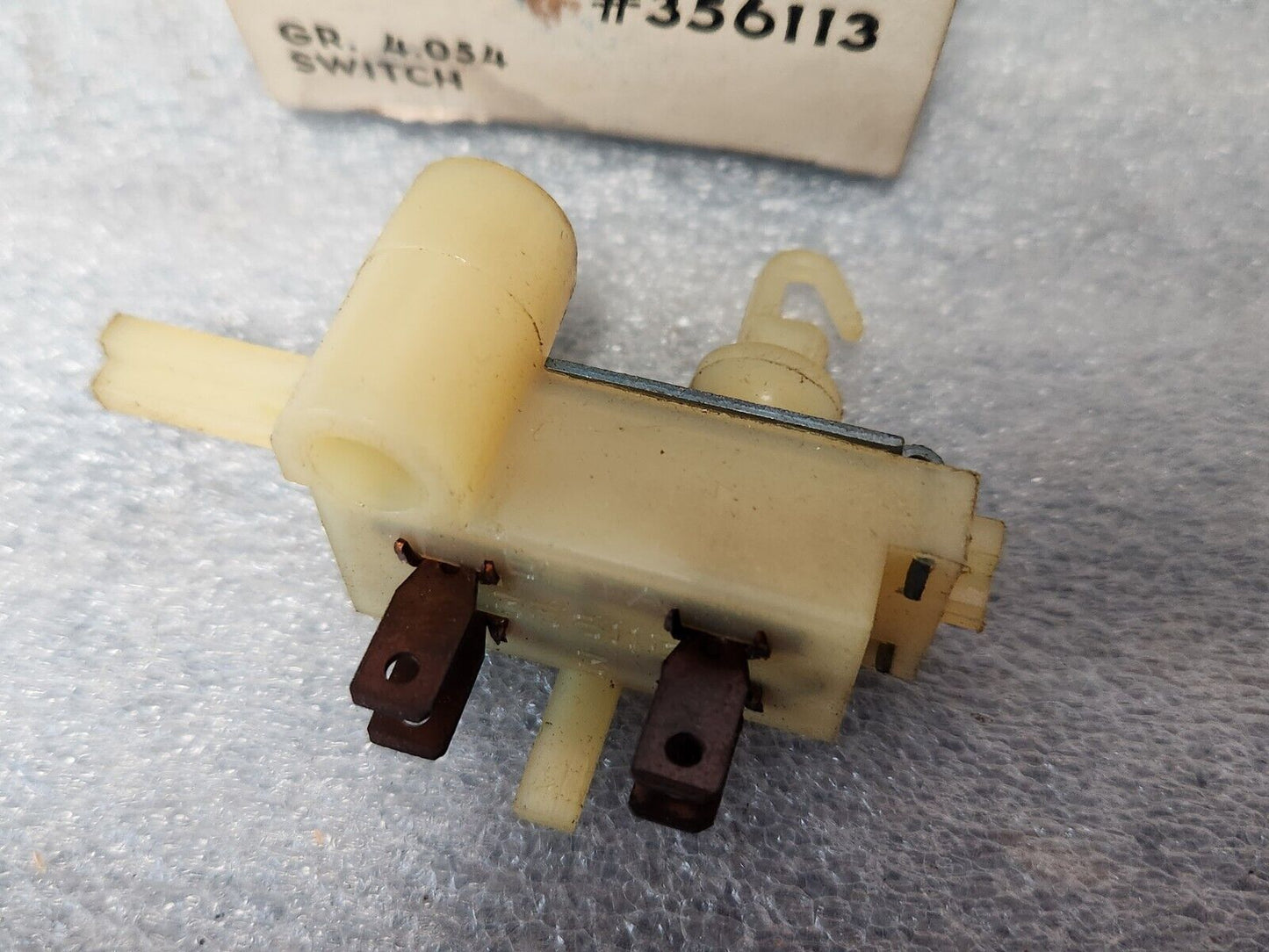 NOS 1971-75 Buick Chevrolet Oldsmobile Pontiac Neutral Safety Switch GM # 356113