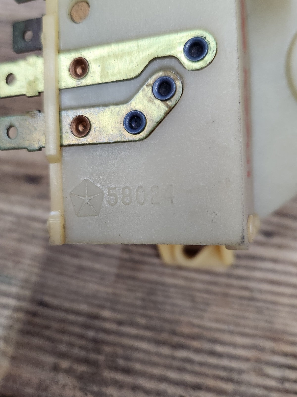 7592578