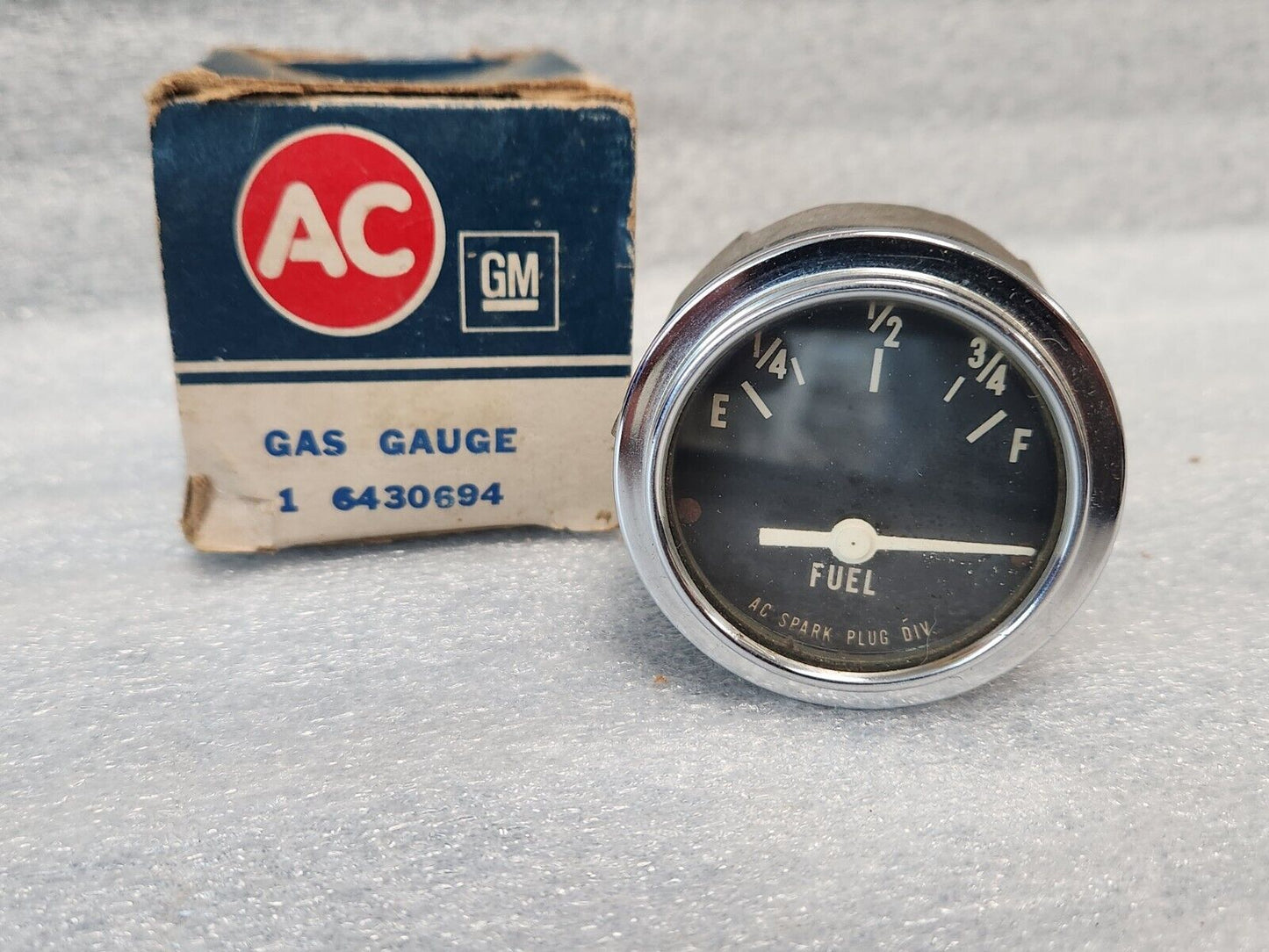 NOS OEM AC GM 2 1/8 FUEL GAS GAUGE 6430694 NEW