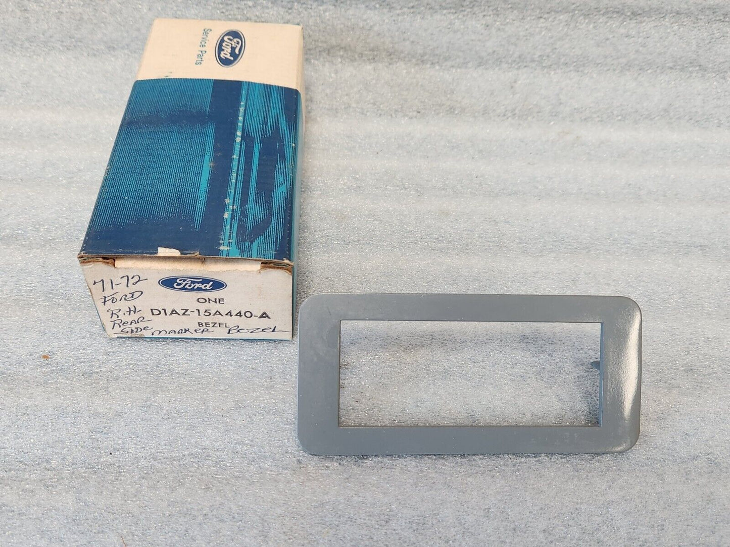 NOS 1971 1972 FORD GALAXIE RH OR LH SIDE MARKER LIGHT LAMP BEZEL D1AZ-15A440-A