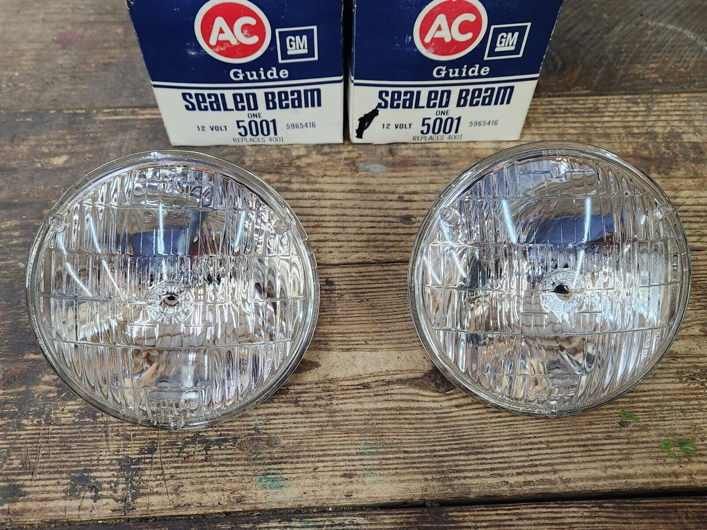 2 NOS AC Guide 5001 Sealed Beam Headlights GM 5965416 4001 12 Volt New OEM H71