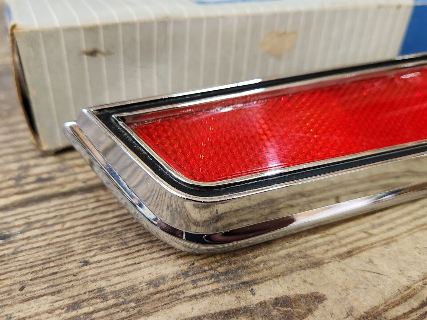 NOS 1968 FORD RANCHERO REAR SIDEMARKER LIGHT LAMP REFLECTOR ASSY C8OZ-13380-F