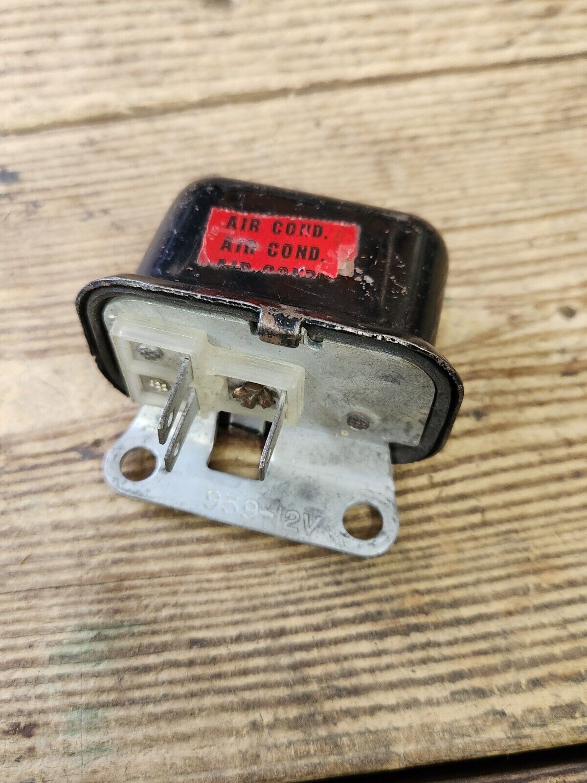 OEM 1970 - 1971 Chevy Truck Blazer Suburban Horn Relay GM 1116939