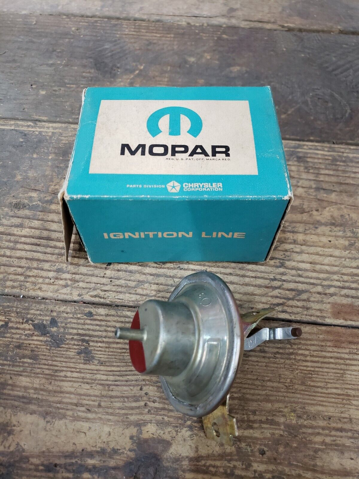 NOS MOPAR1963-1968 Plymouth Dodge w/6 CYL  DISTRIBUTOR VACUUM CONTROL 2098664