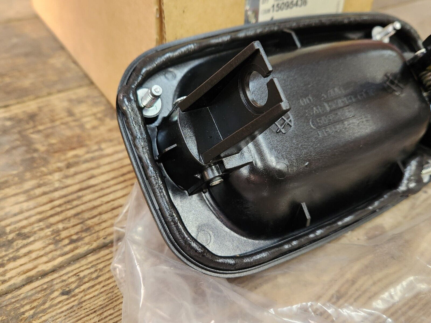 NEW OEM Back Split Door Handle 2000-2006 Chevrolet Tahoe Suburban Yukon 15095436