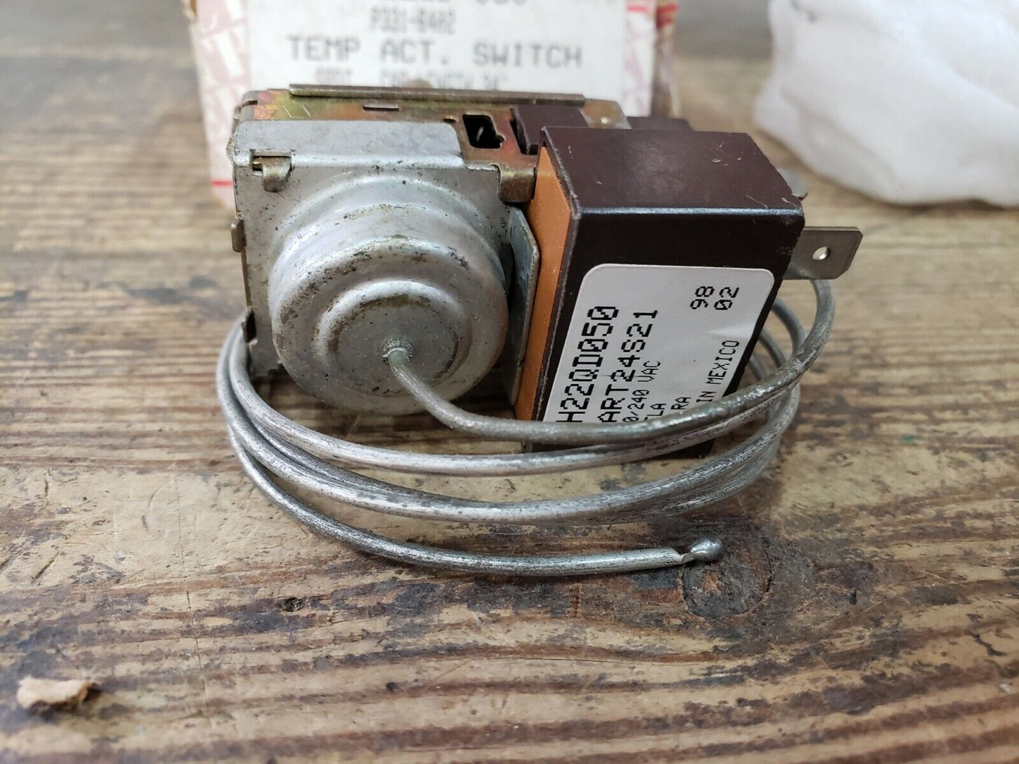 NEW CARRIER HH 22QD 050 TEMPERATURE CONTROLLER ACT. SWITCH  0-51F 34" 120/240 V