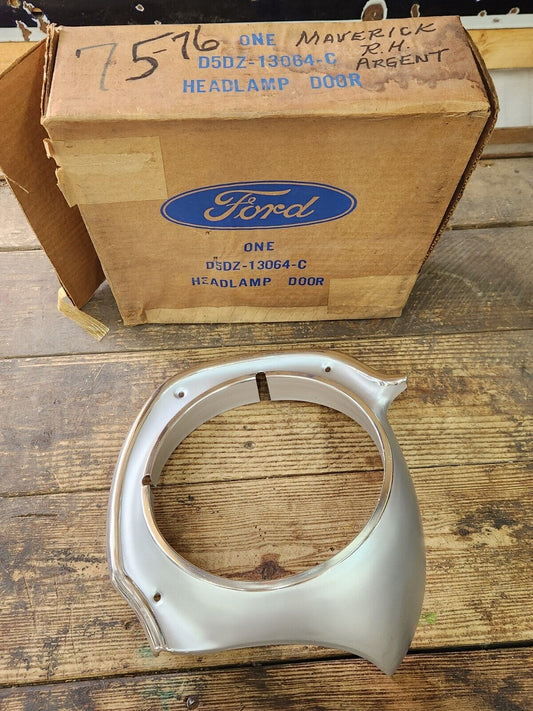 NOS OEM Ford 1970 1976 Maverick RH Headlight Door Bezel 1971 1972 1973 1974 1975