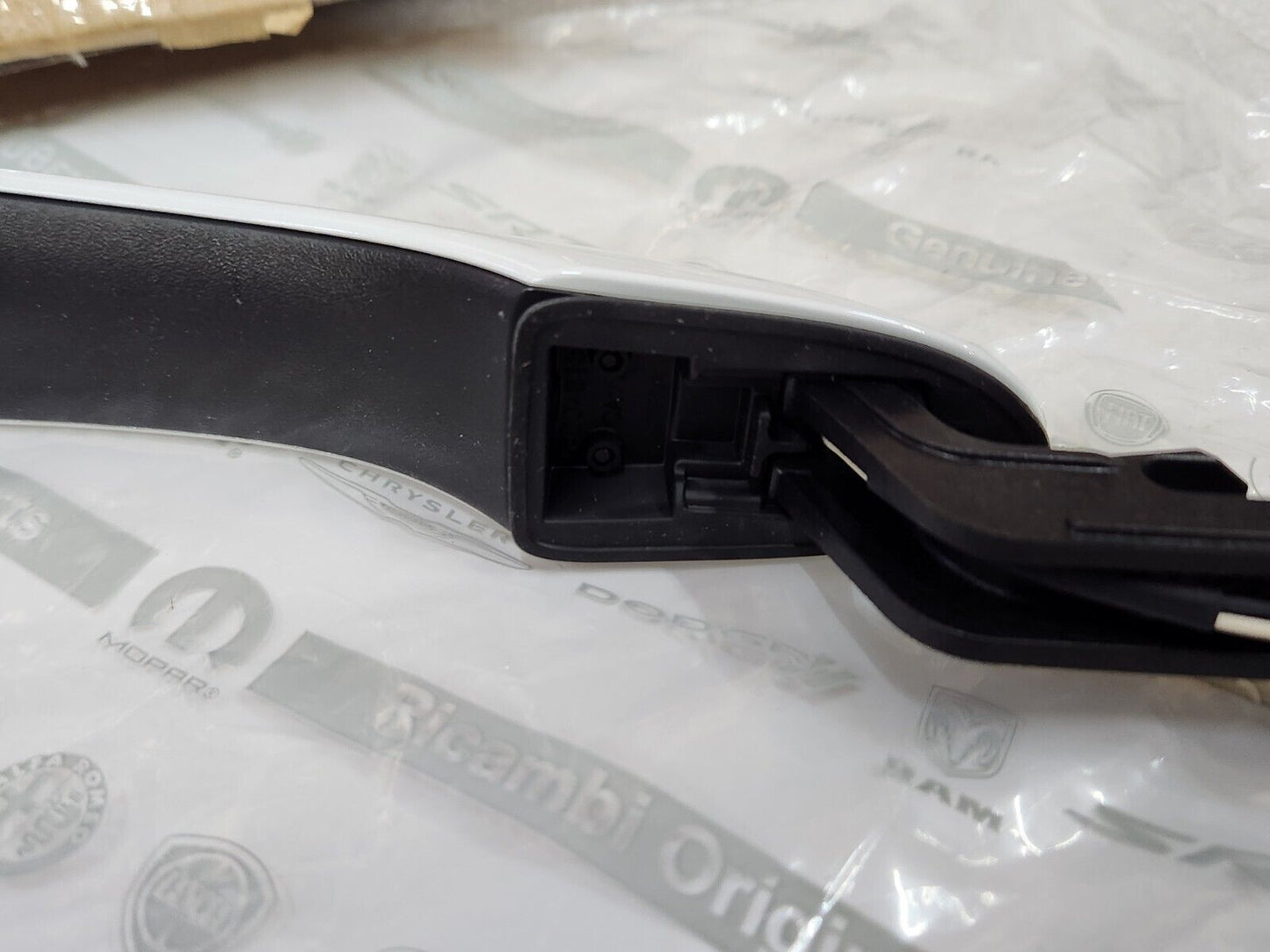 NEW 2017-2023 CHRYSLER PACIFICA REAR LH SLIDING DOOR EXTERIOR HANDLE 5RR31GW7AF