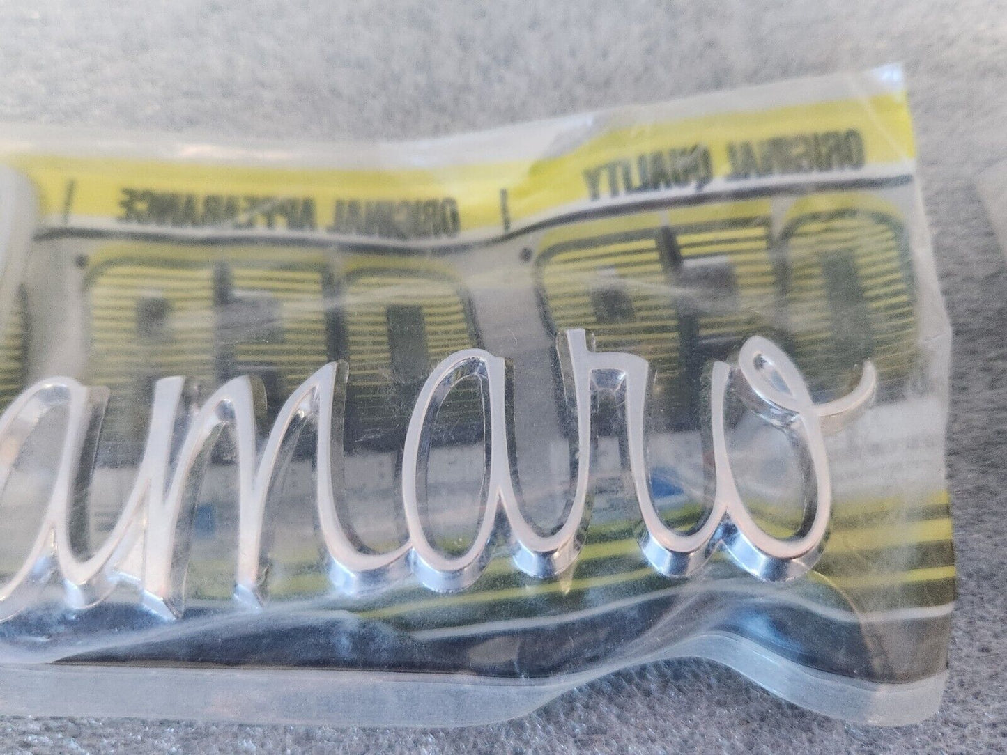 NEW 1970-1974 CAMARO FENDER EMBLEM GM RESTORATION LICENSED 9632310 PAIR EMBLEMS
