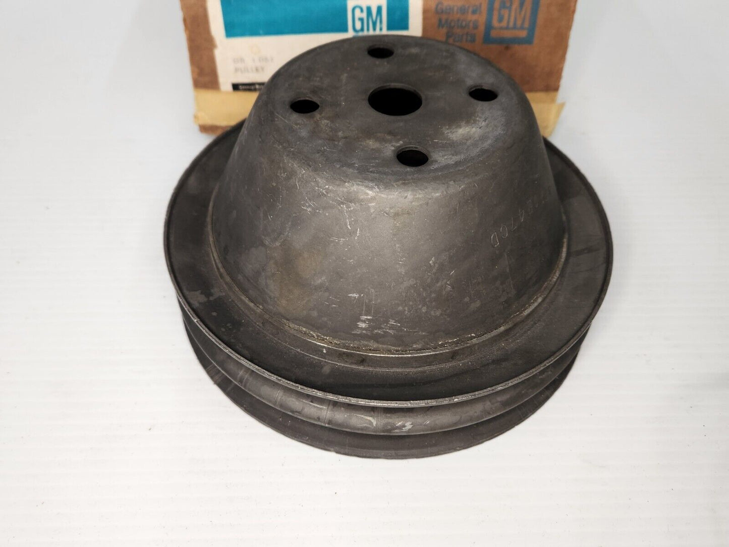 NOS OEM GM 1960-1978 Chevy Truck 366 427 Water Pump Fan Double Pulley 3770247