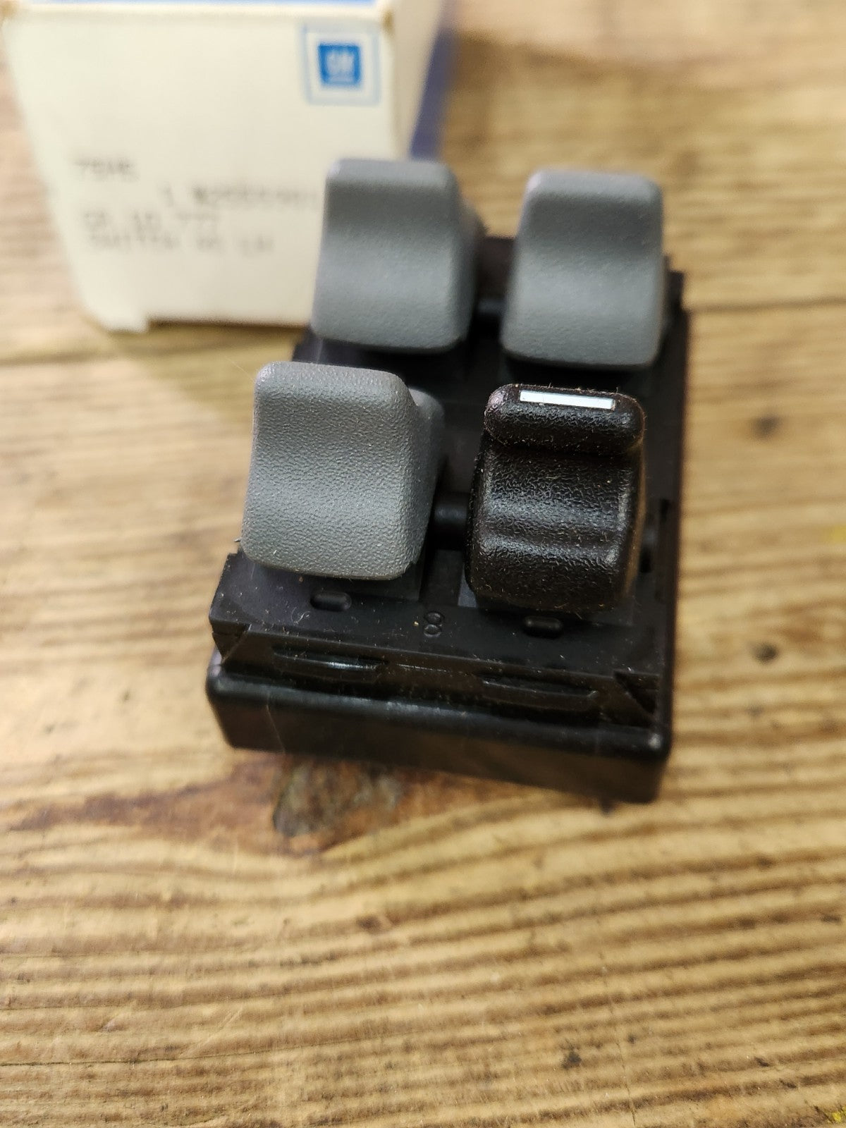 6998923