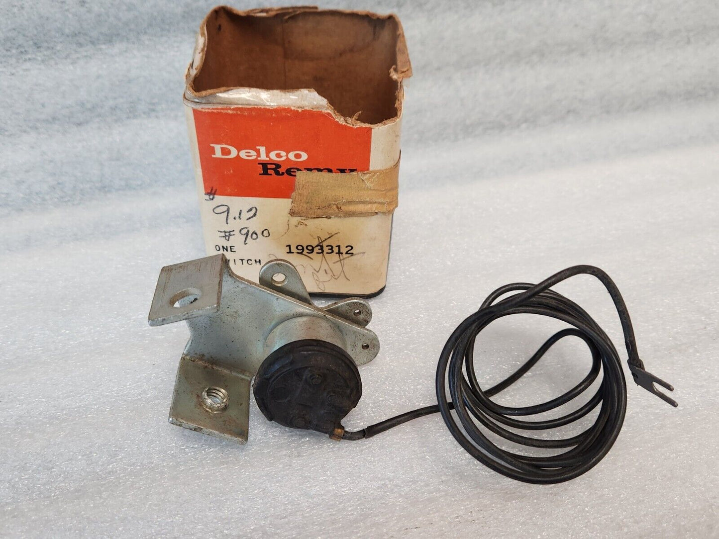 NOS 1965 1966 GMC Truck Back Up Neutral Safety Switch Delco Remy 1993312 312