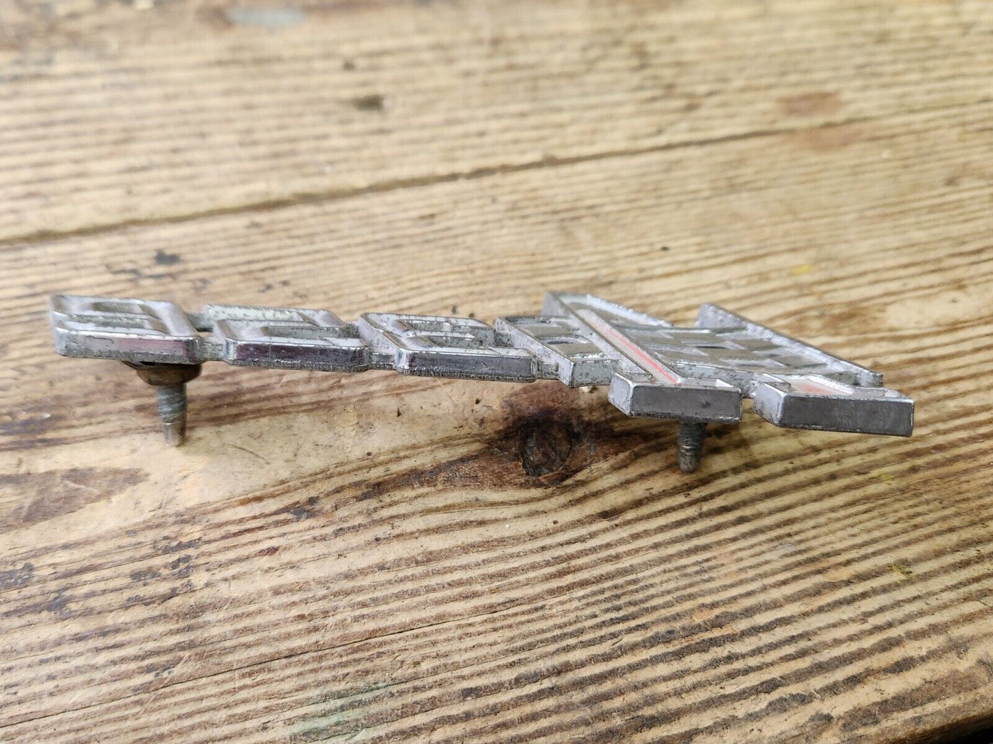 1963-1967 Pontiac emblem 326-V8 #64096 9776023