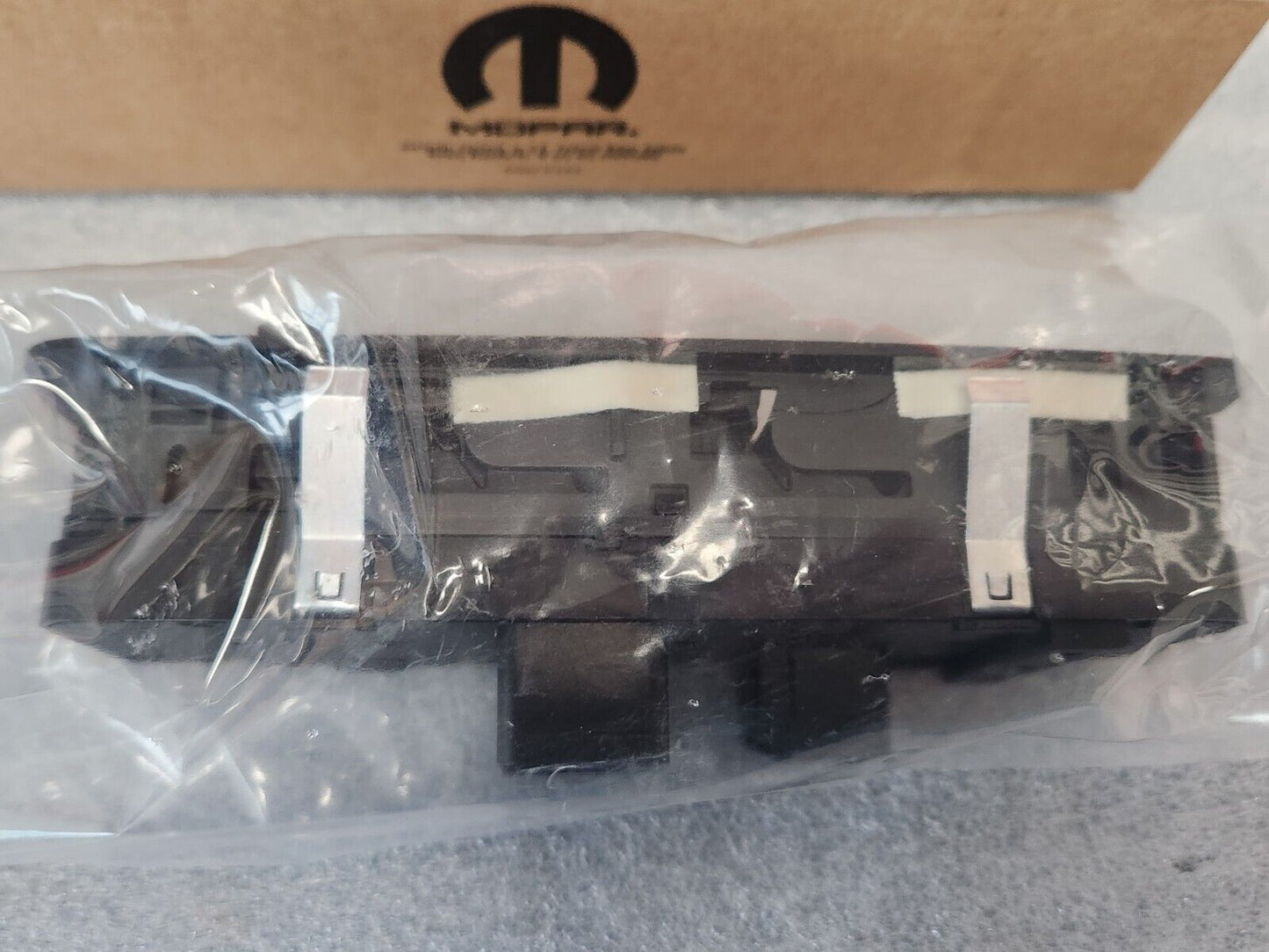 NEW MOPAR 13-15 RAMS FRONT LH DRIVER DOOR MASTER POWER WINDOW SWITCH 68212783AB