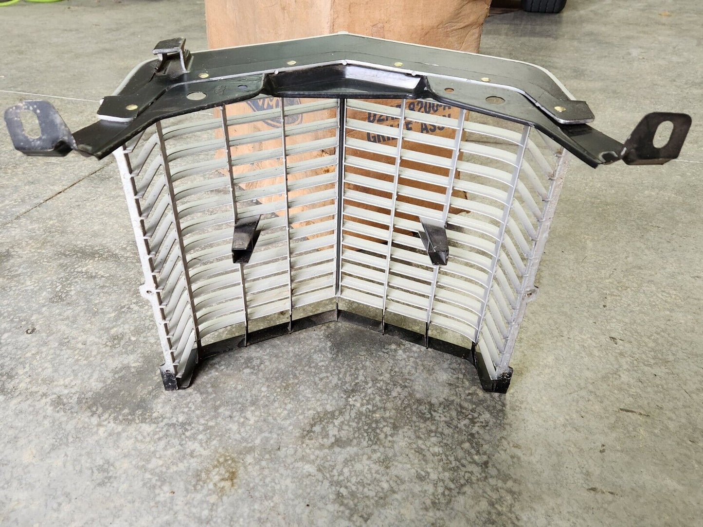 NOS 1972 Ford LTD Galaxie 500 Country Squire Ranch Grille in Box D2AZ-8200-A
