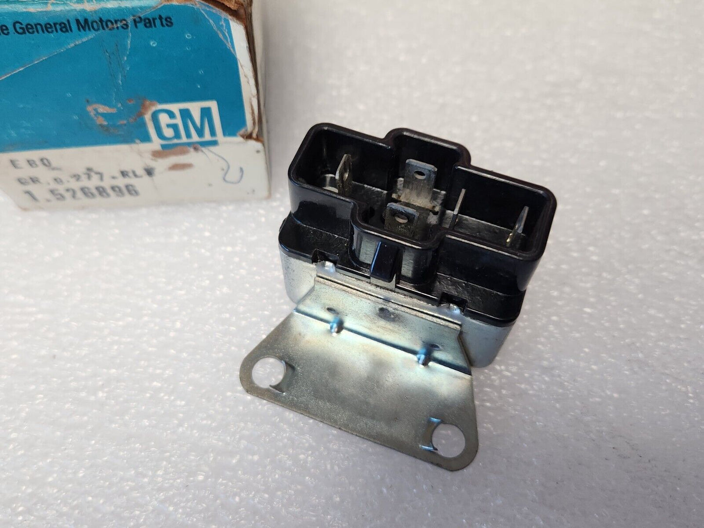 NOS OEM GM AC BLOWER RELAY 1977-1980 BUICK PONTIAC CHEVROLET OLDSMOBILE 526896