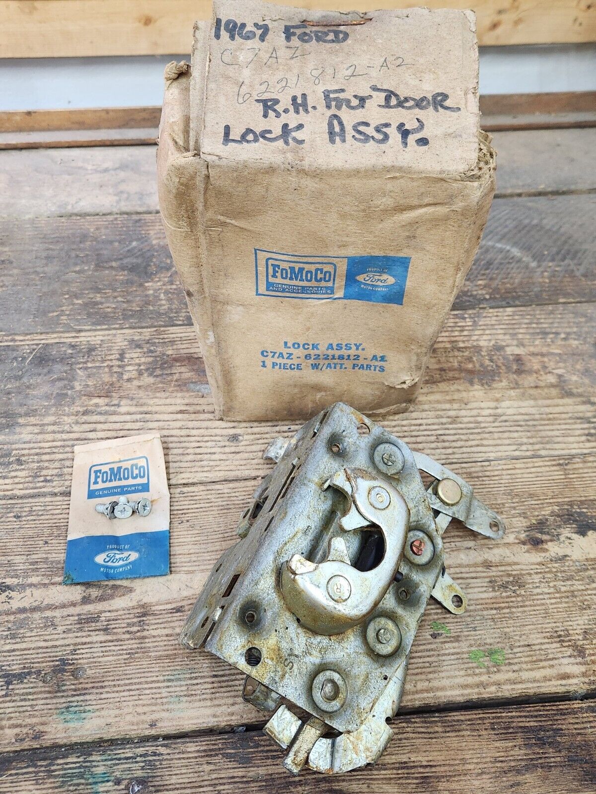 NOS OEM 1967 FORD C7AZ-6221812-A GALAXIE LTD XL RH FRONT DOOR LATCH