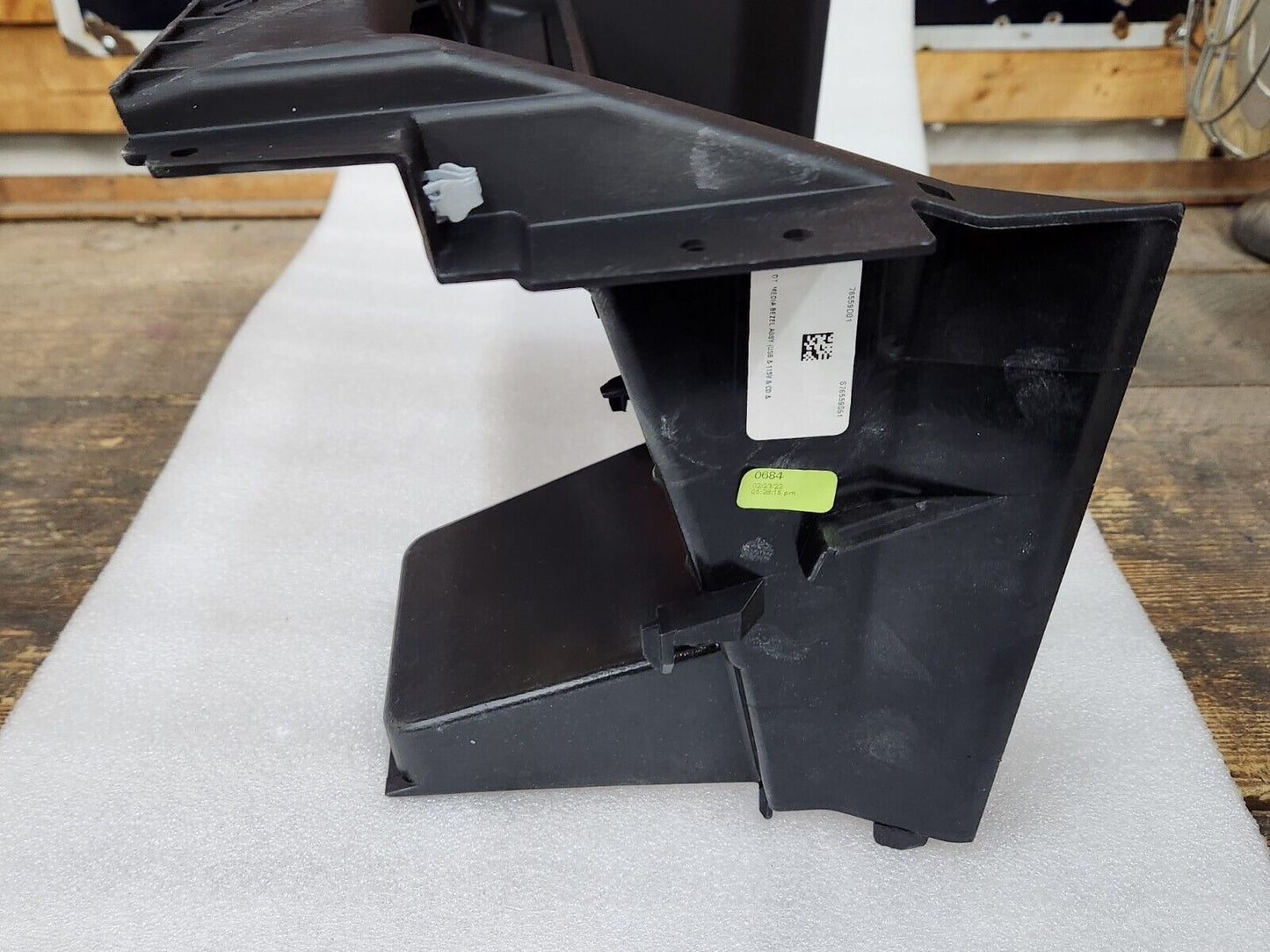 NEW 2019-23 DODGE RAM TRX BIG HORN CENTER CONSOLE MEDIA 115V USB WIRELESS BEZEL