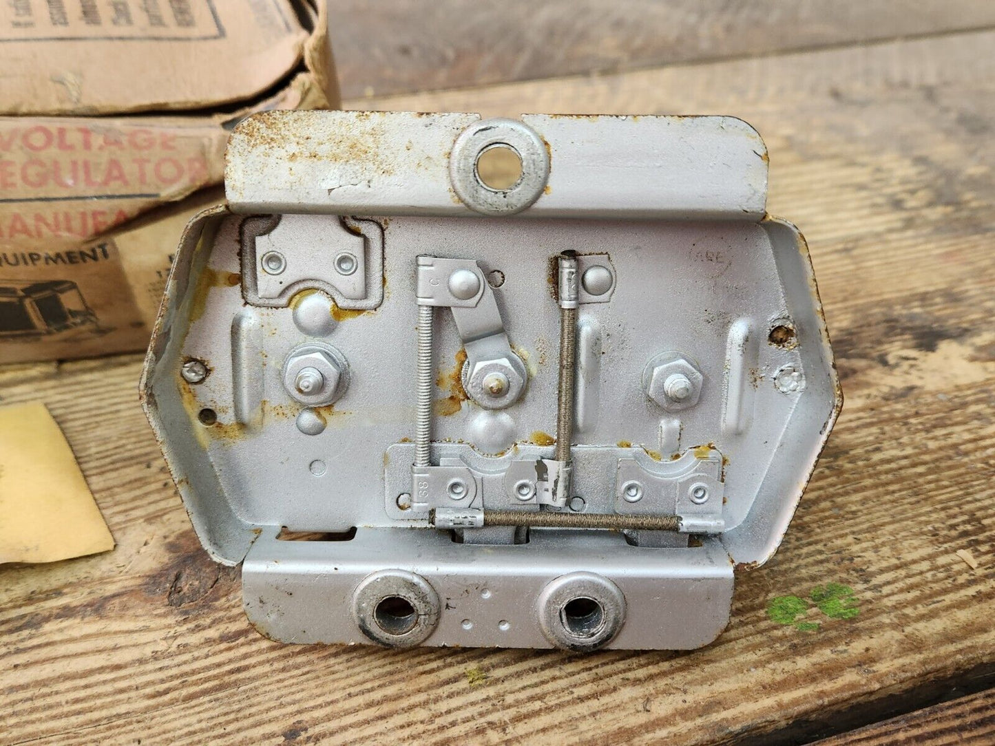 58-63 Willys 53-55 Hudson56-62 Nash 56-60 Mopar Voltage Regulator Reman 1662137