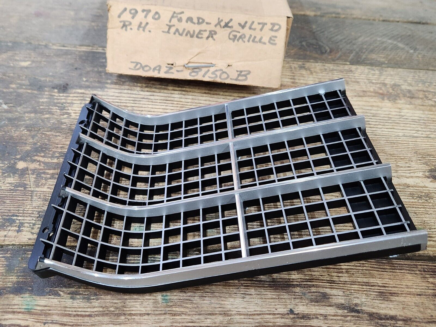 NOS OEM 1970 Ford Galaxie XL LTD RH Pass Inner Grille D0AZ-8150-B