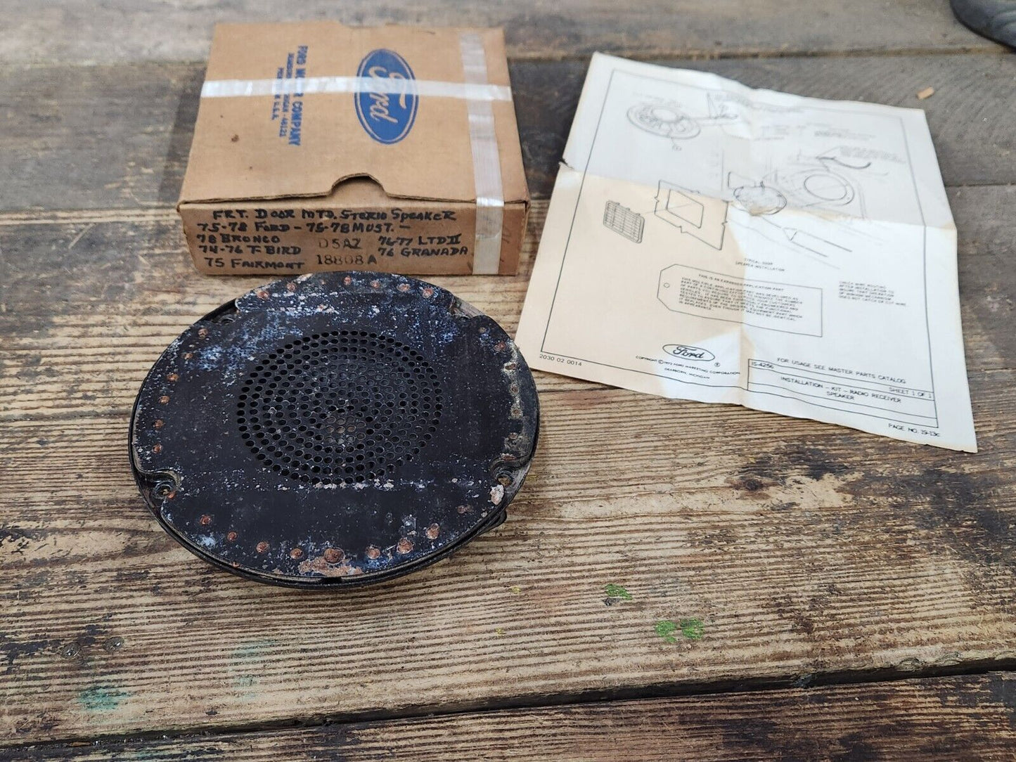 NOS OEM 75-78 FORD CAR MUSTANG TBIRD LTD 78 BRONCO FRT DOOR SPEAKER D5AZ-18808-A