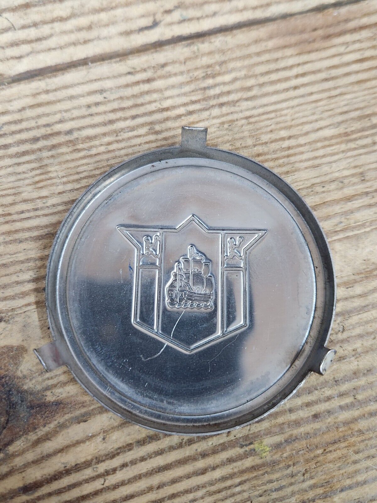 1949 1950 PLYMOUTH DELUXE STEERING WHEEL CENTER HORN BUTTON METAL EMBLEM