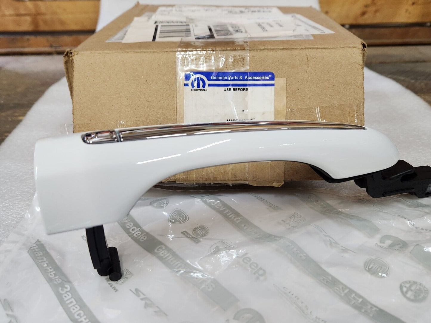 NEW 2017-2023 CHRYSLER PACIFICA REAR LH SLIDING DOOR EXTERIOR HANDLE 5RR31GW7AF