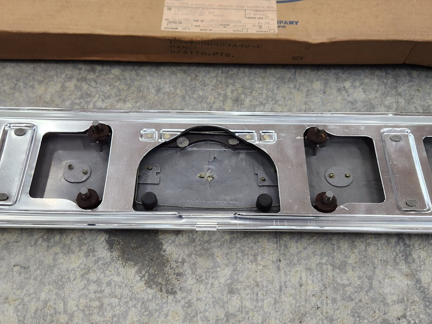 NOS 1975 76 MERCURY MONARCH REAR FINISH BELOW TRUNK TRIM PANEL D54Y-66423A42-E