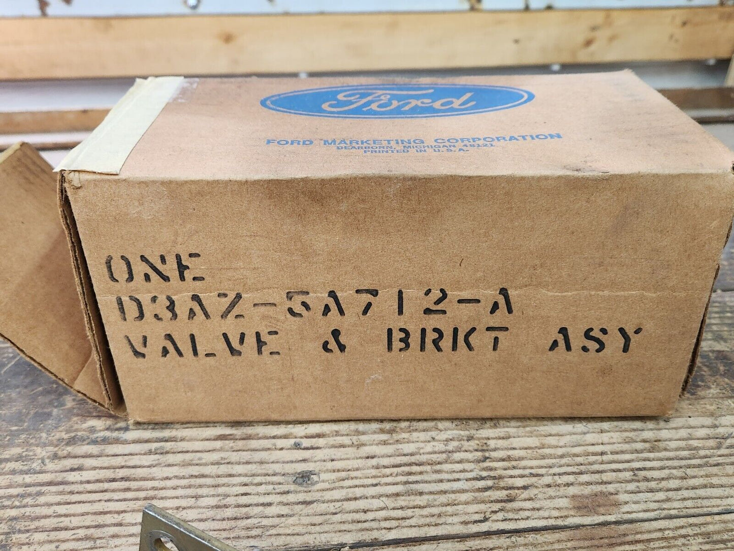 NOS OEM 1973 1974 1975 Ford Valve And Lever Automatic Air Leveler D3AZ-5A712-A