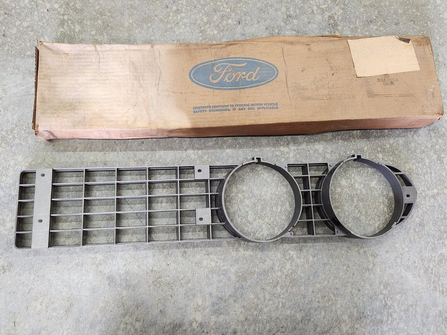 NOS OEM 1971 FORD TORINO FAIRLANE RH HEADLIGHT BEZEL GRILL INSERT D1OZ-8150-A