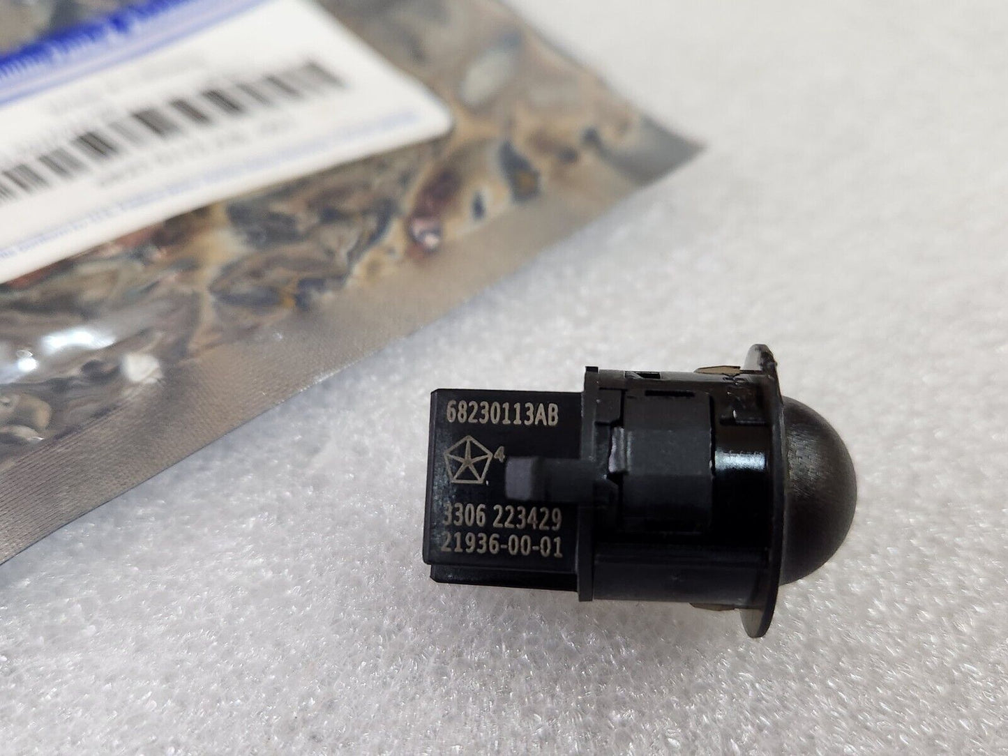 NEW OEM MOPAR 15-17 JEEP DODGE CHRYSLER TEMPERATURE SUNLOAD SENSOR 68230113AB