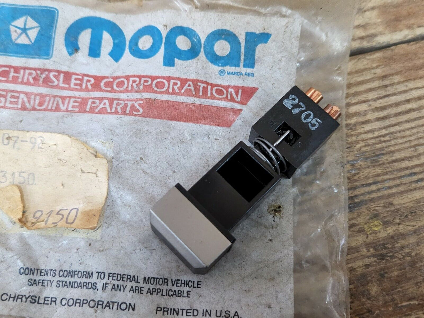 NOS MOPAR 3849150 A/C PUSH SWITCH & BRIGHT KNOB 85-87 EX SUBCOMPACT, FULL SIZE