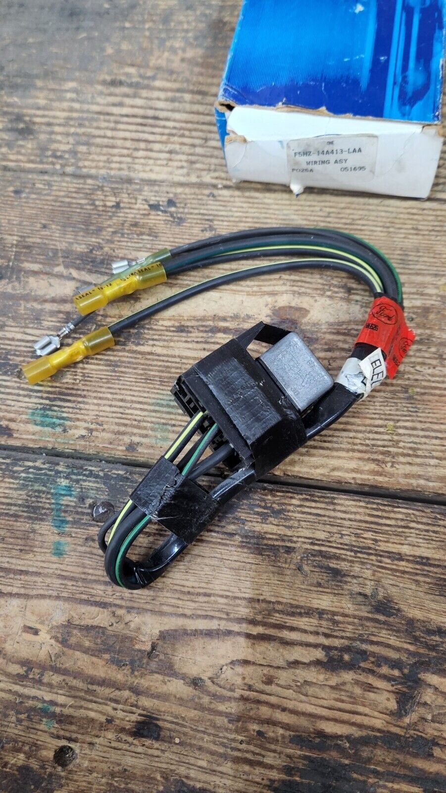 NOS OEM Ford Freightliner F5HZ-14A413-LAA Wiring Relay Assembly FREE SHIPPING