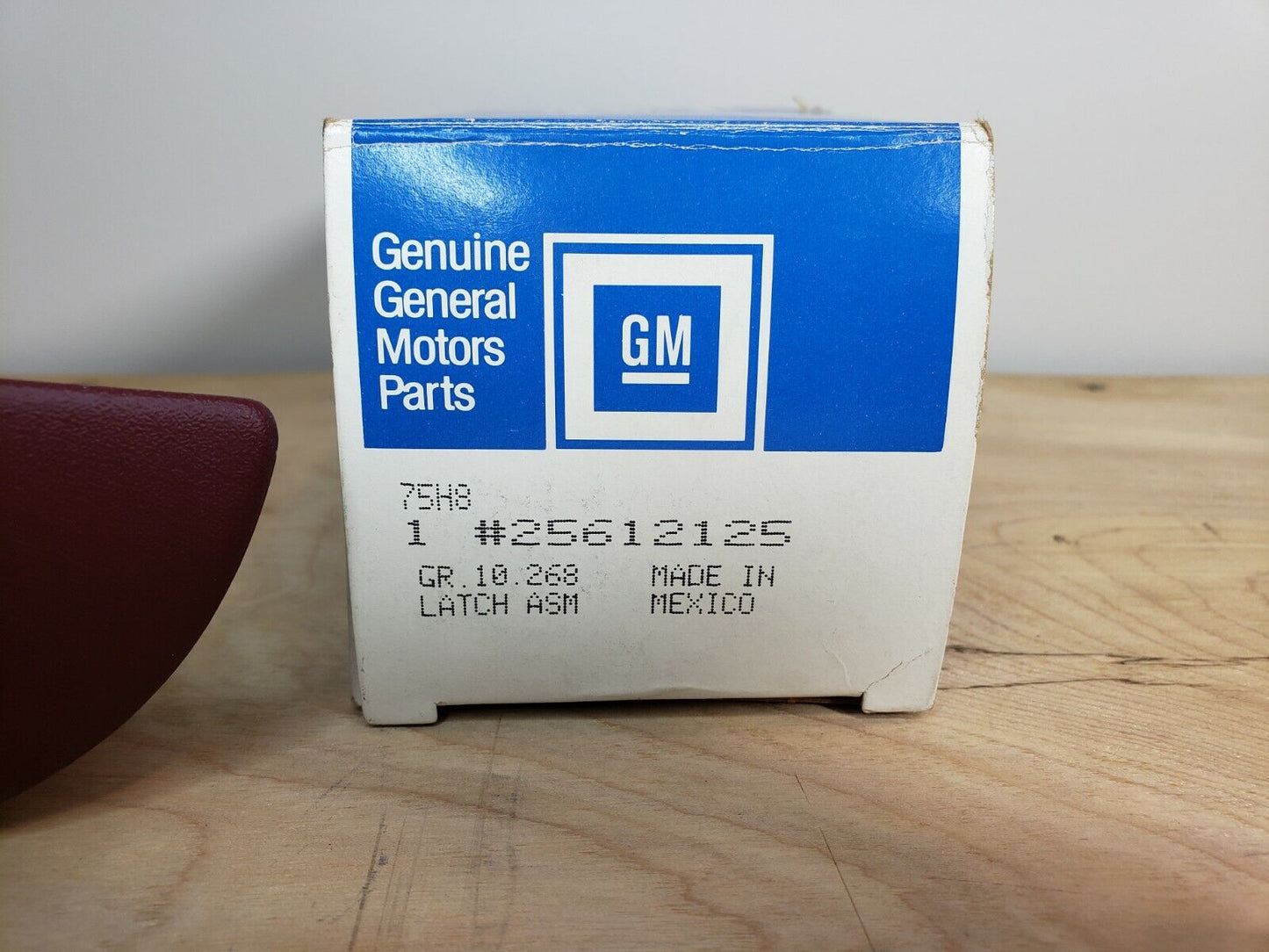 NEW GM 92 Pontiac Maroon Instrument Panel Compartment Door Latch Handle 25612125
