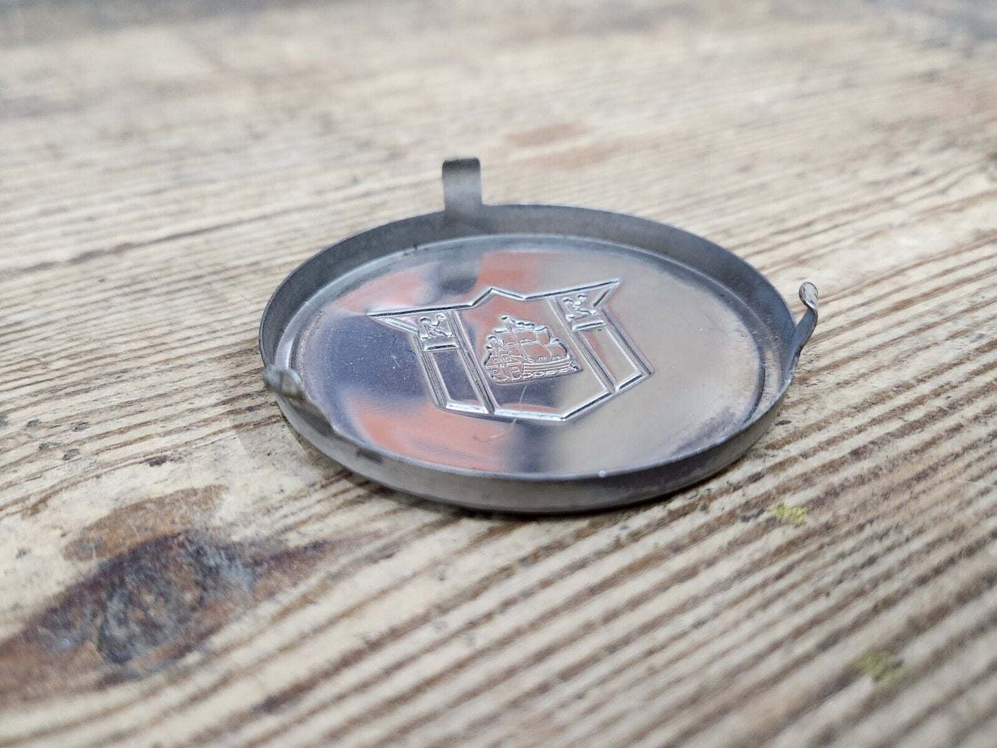 1949 1950 PLYMOUTH DELUXE STEERING WHEEL CENTER HORN BUTTON METAL EMBLEM