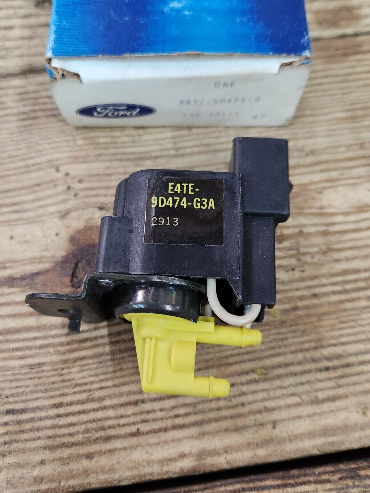 NOS OEM E4TZ-9D474-G NEW FORD EGR VACUUM VALVE E4TE-9D474-G3A