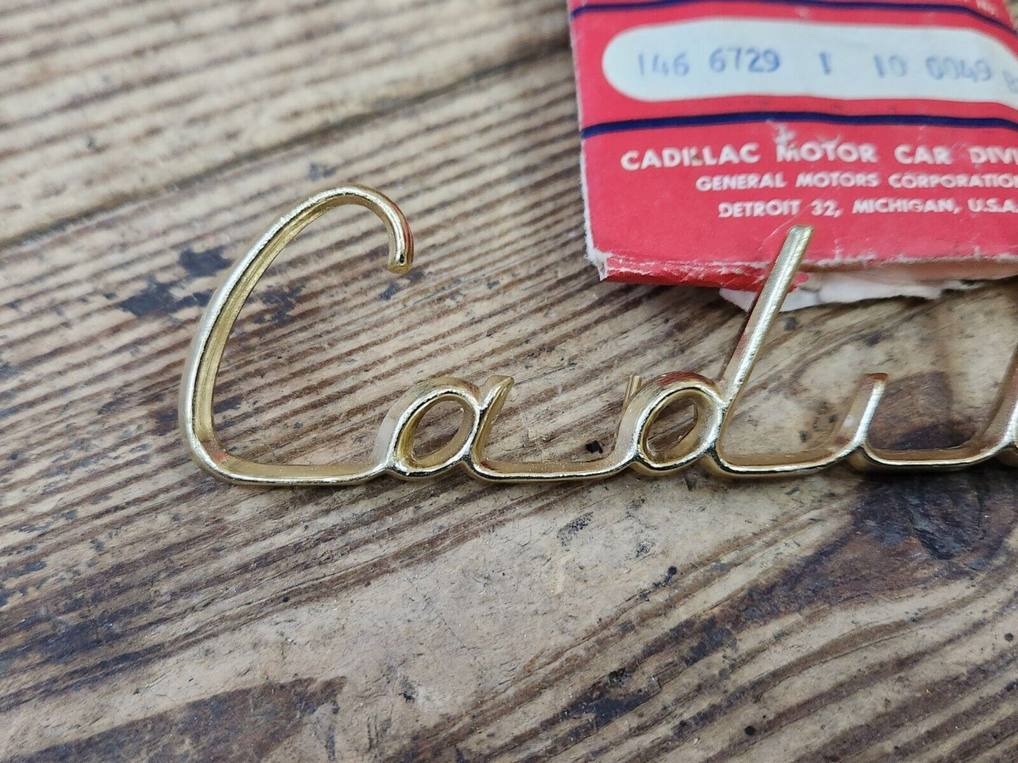 NOS OEM 1957 CADILLAC GOLD FENDER SCRIPT EMBLEM LOGO "CADILLAC" 1466729