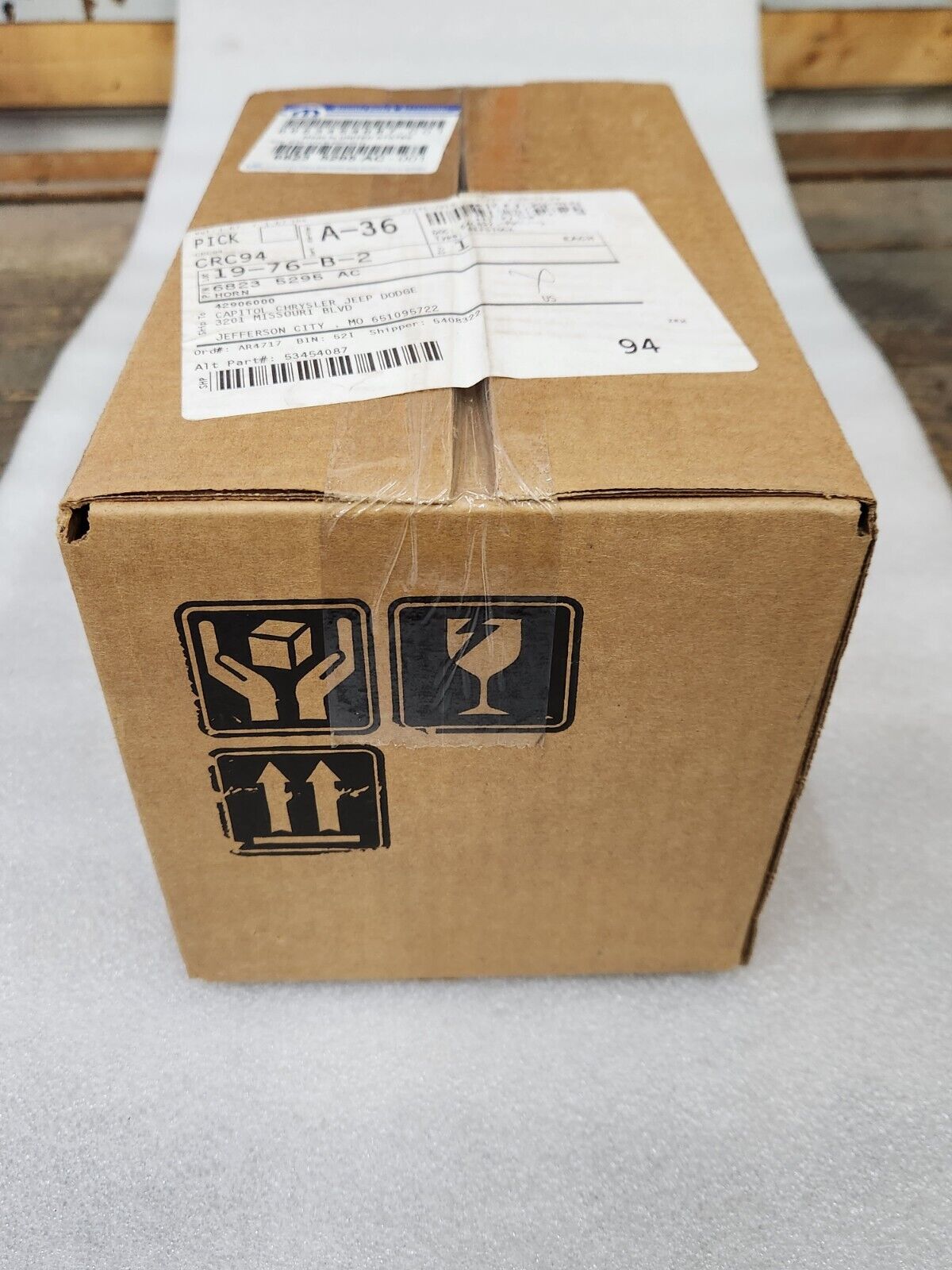 2014-2018 JEEP GRAND CHEROKEE HORN & BRACKET OEM NEW MOPAR 68235295AC