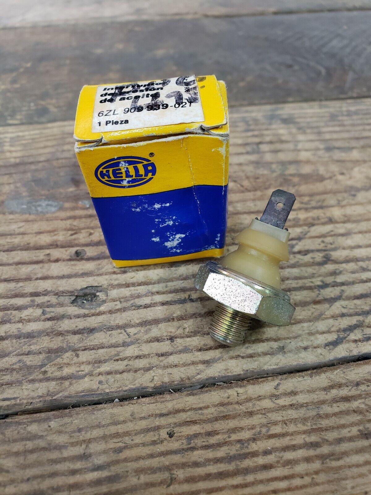 NEW HELLA 6ZL909939-021 OIL SENDING UNIT 201-1123 VARIOUS VW AND AUDI 1987-1994