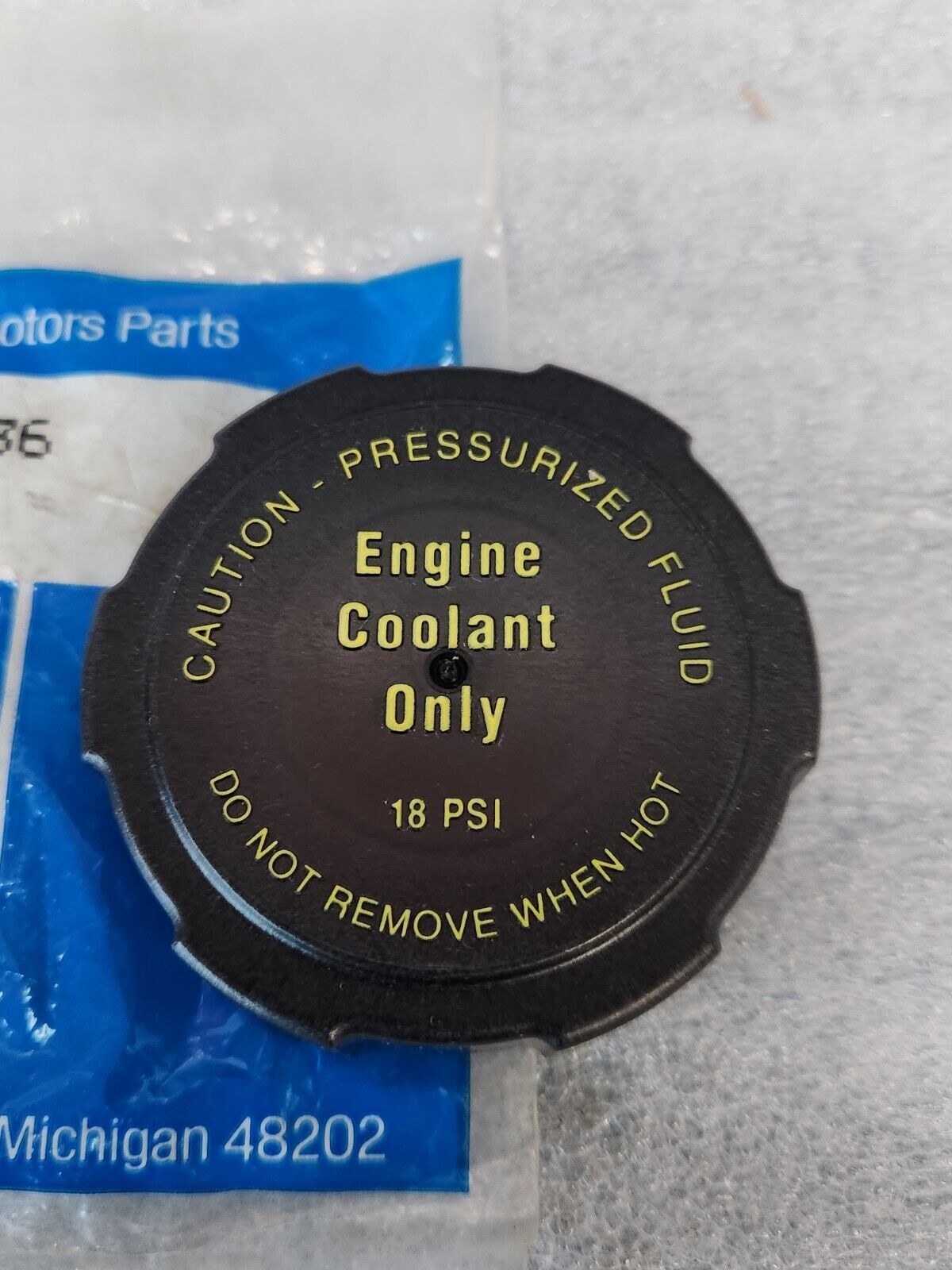 NOS OEM GM 1997-2004 Chevrolet Corvette C5 Coolant Tank Cap 18 PSI 21030236