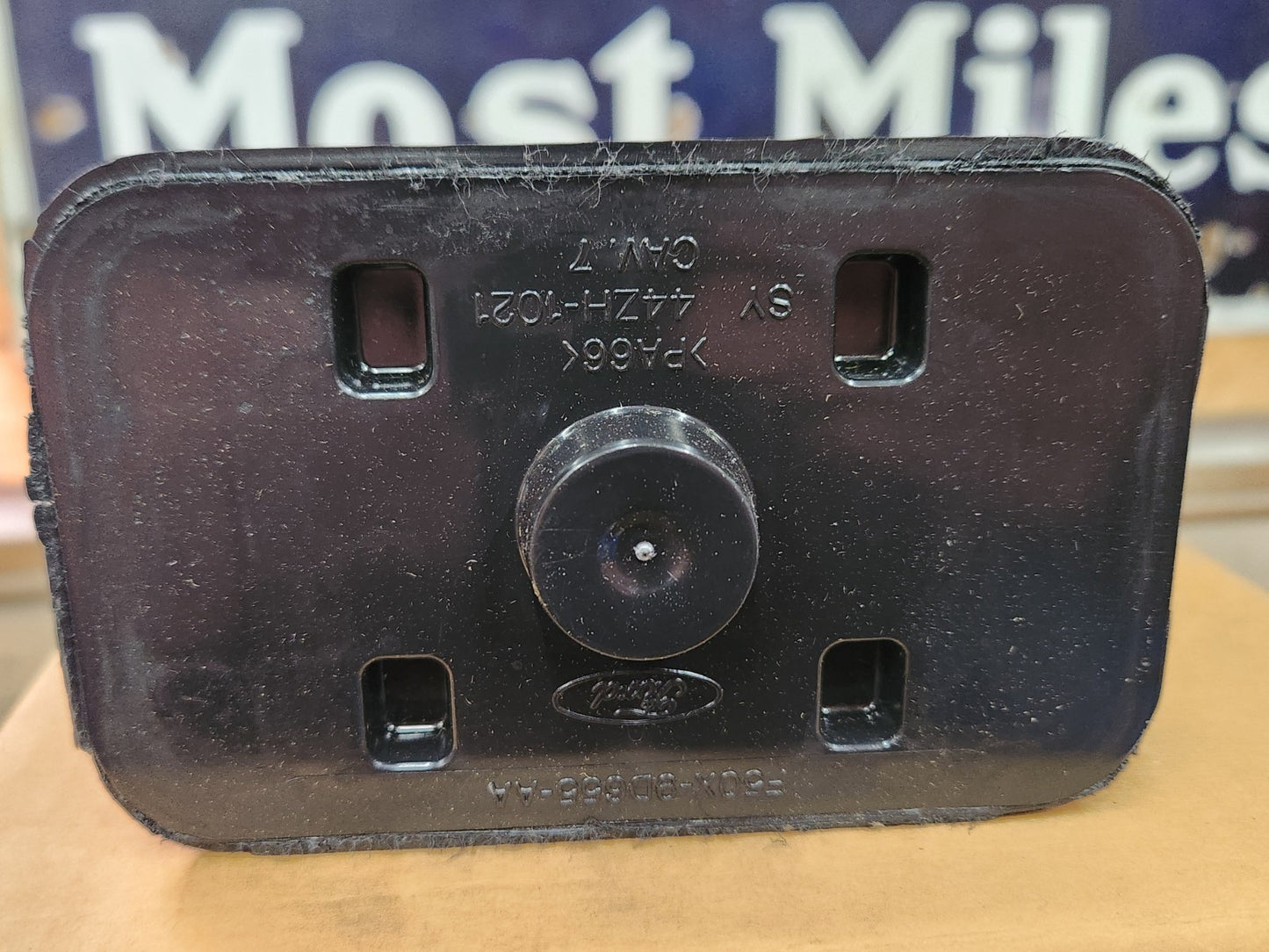 8300157