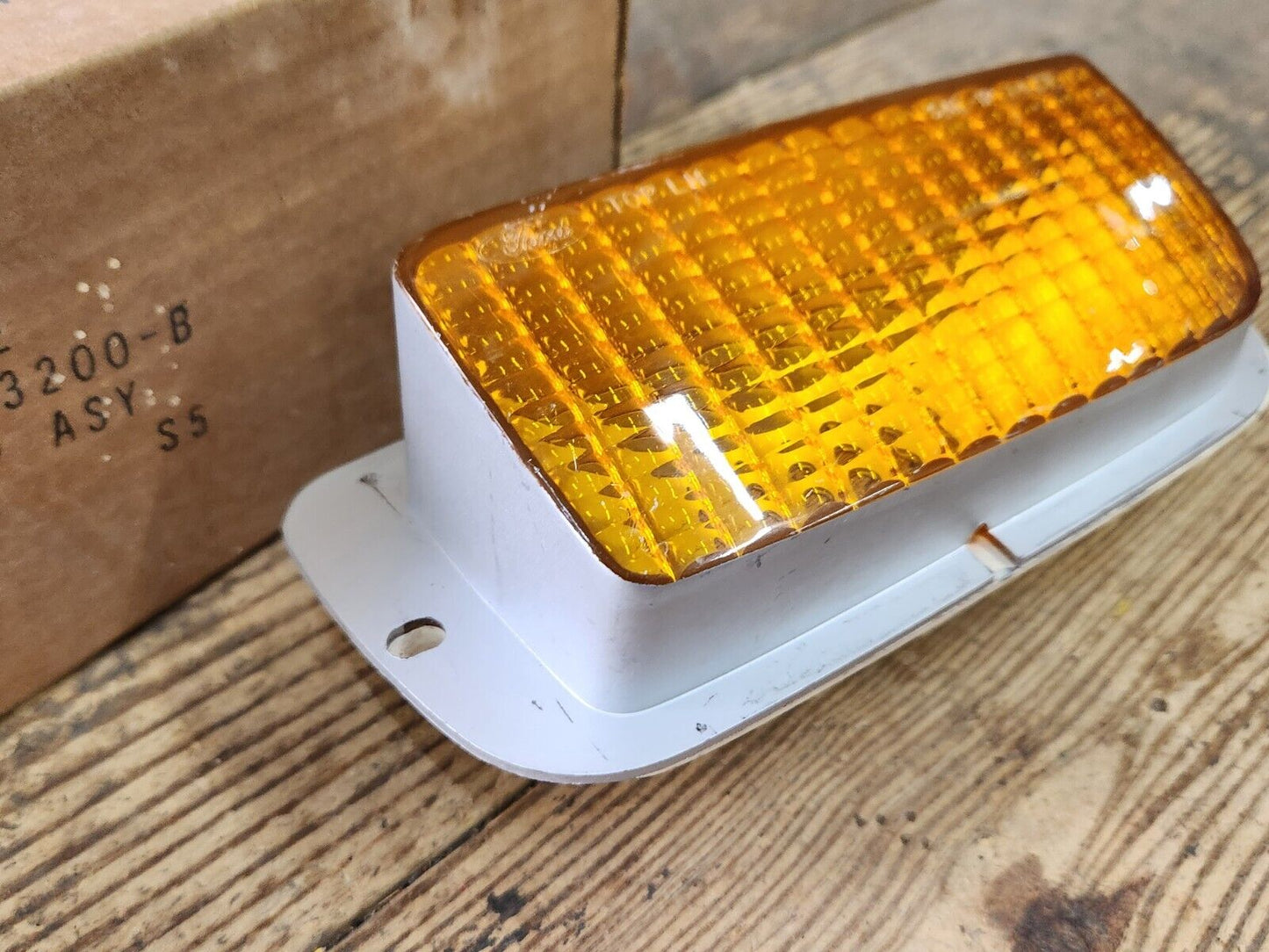1976 1977 Ford Maverick Grabber NOS FRONT GRILLE LH PARKING LAMP ASSEMBLY