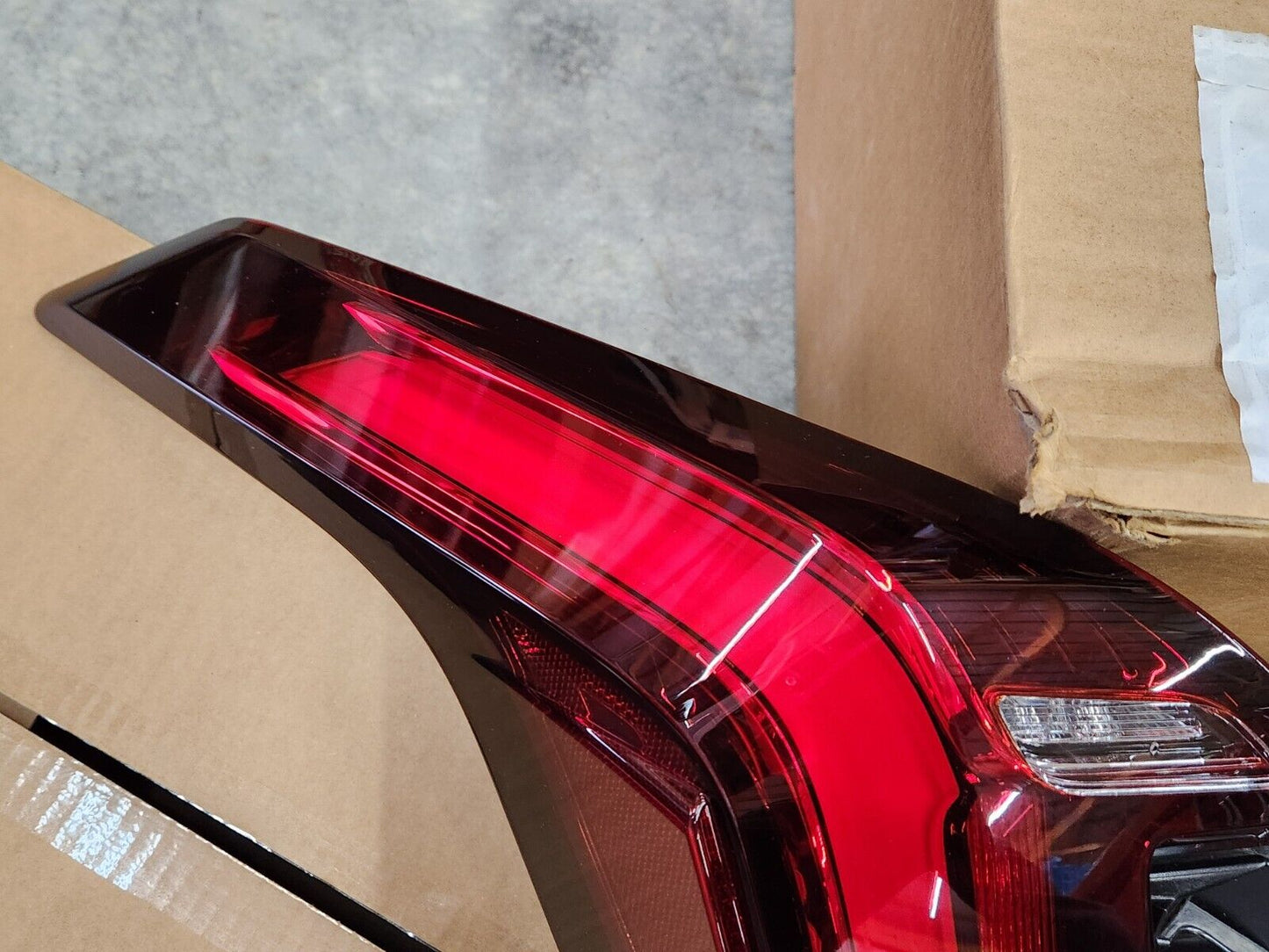 NEW OEM GM Dealer take offs 2020 2021 Cadillac CT4 Taillights Lights Pair L&R