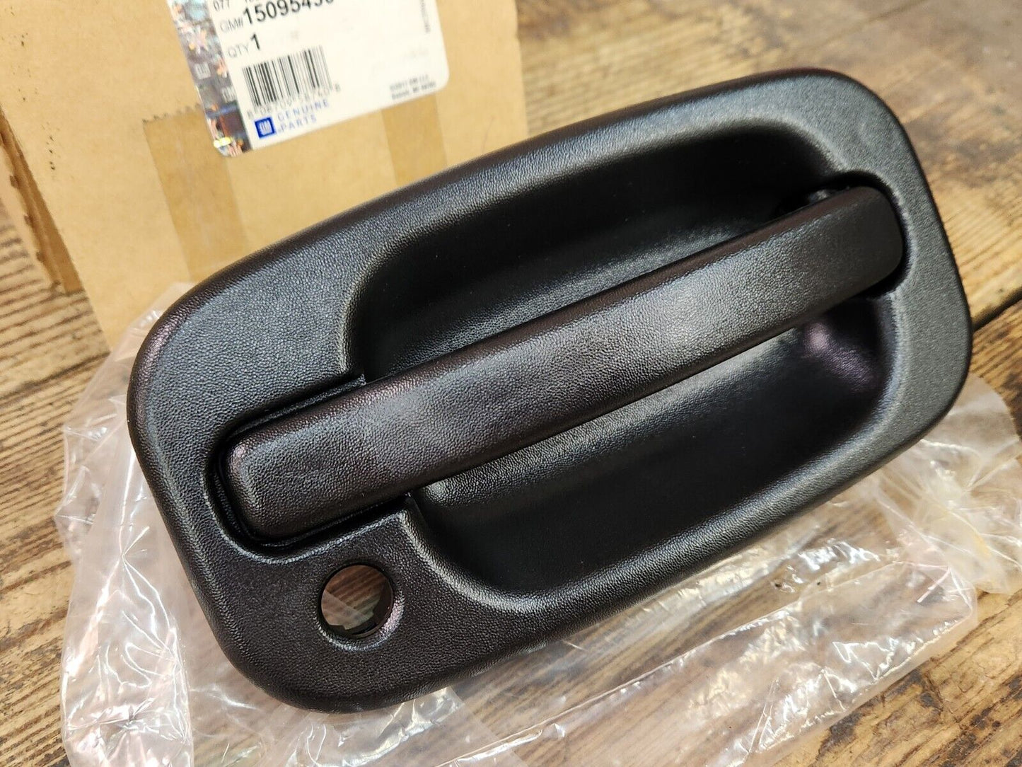 NEW OEM Back Split Door Handle 2000-2006 Chevrolet Tahoe Suburban Yukon 15095436