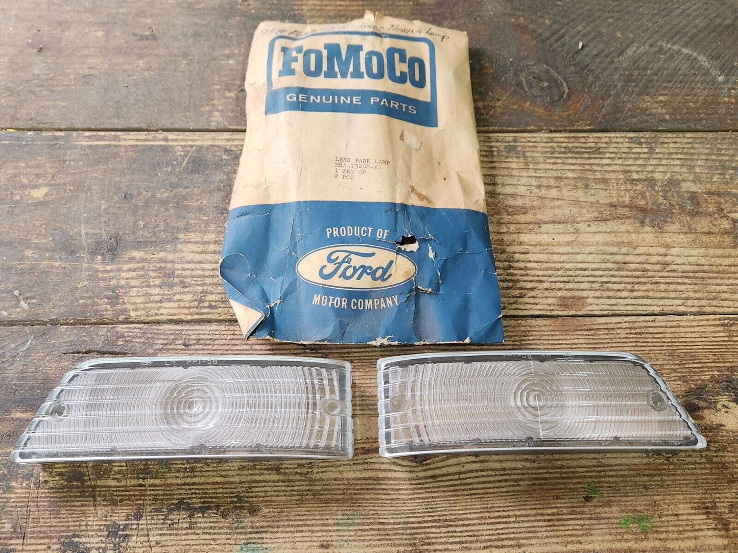 NOS OEM 1958 FORD CUSTOM 300 FAIRLANE 500 RANCHERO PARKING LAMP LIGHT LENS SET