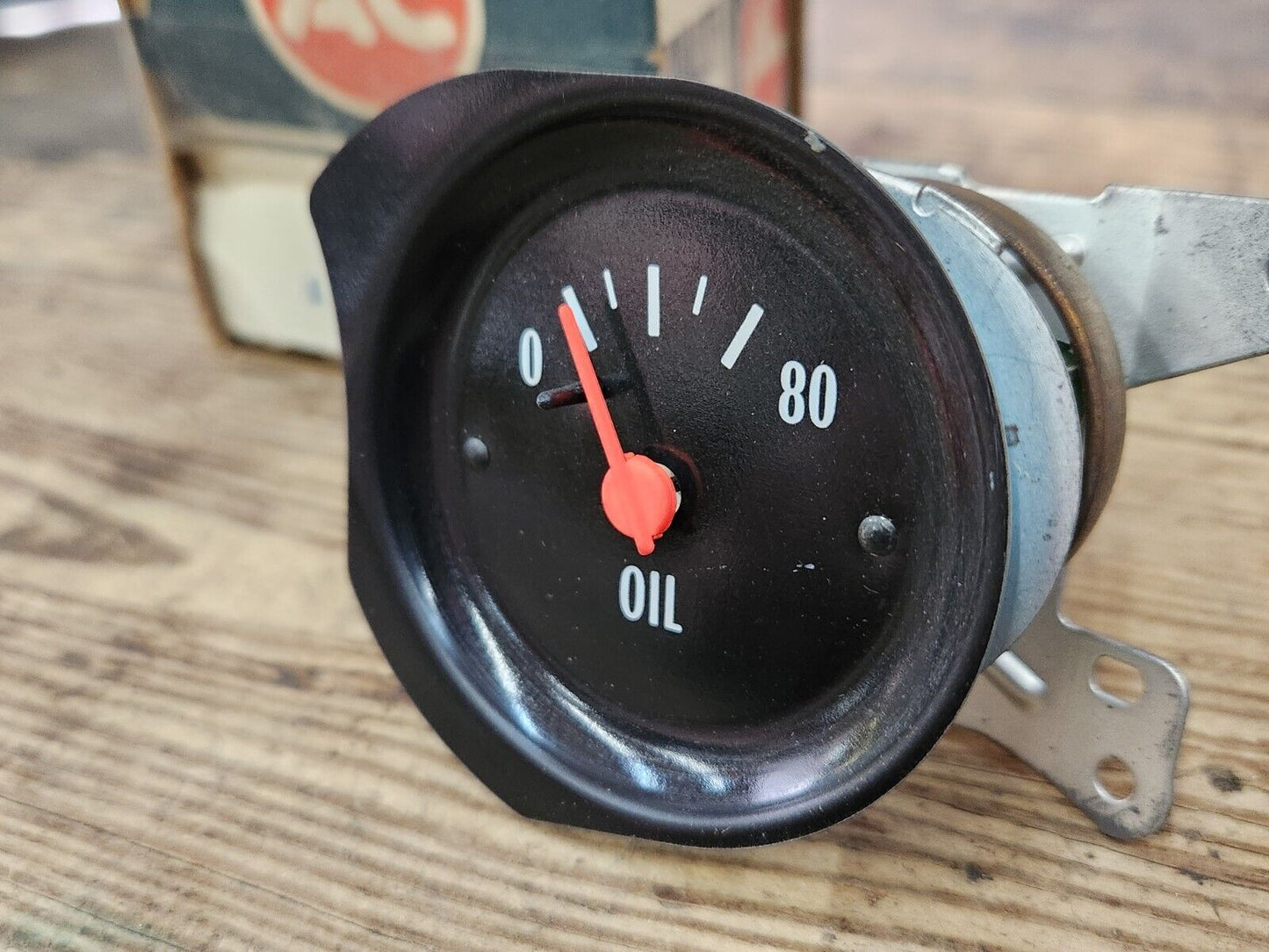 NOS OEM GM Chevy GMC Truck 1973-1977 Square body C10 Oil Pressure Gauge 6463351