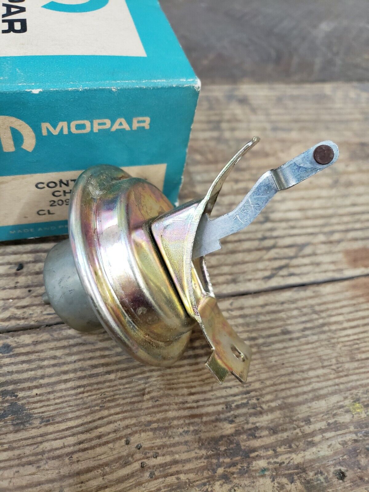 NOS MOPAR1963-1968 Plymouth Dodge w/6 CYL  DISTRIBUTOR VACUUM CONTROL 2098664