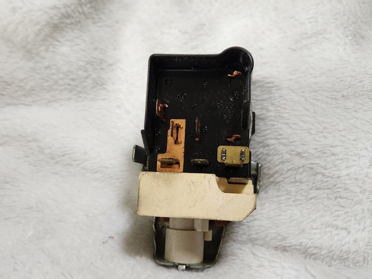 NOS 69-81 CHEVROLET CAMARO / IMPALA / CAPRICE HEADLIGHT SWITCH GM 1995183 D-1586