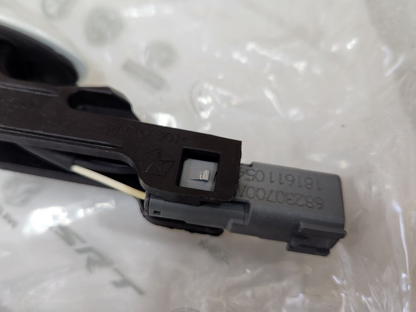 NEW 2017-2023 CHRYSLER PACIFICA REAR LH SLIDING DOOR EXTERIOR HANDLE 5RR31GW7AF