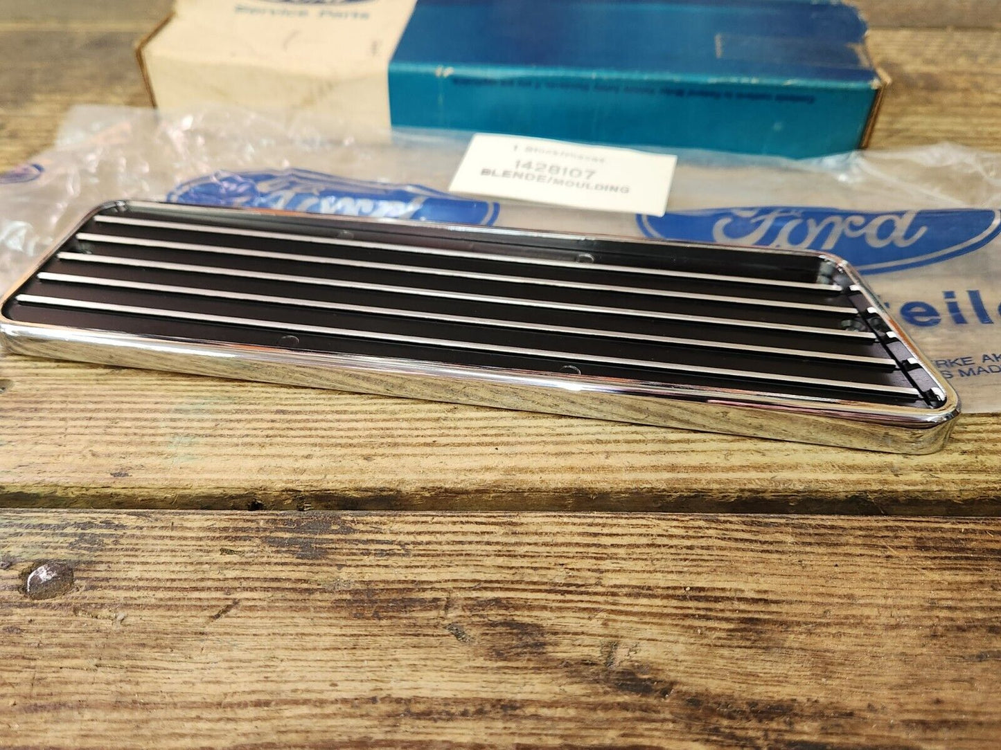 NOS MK1 CAPRI GT RS V6 GENUINE FORD UPPER RH DUMMY VENT - TYPE 1